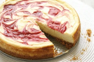 Cheesecake con Remolino de Fresa